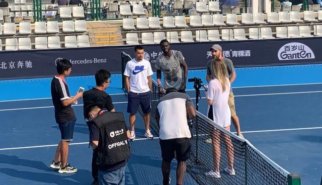 够通过媒体 够通过媒体