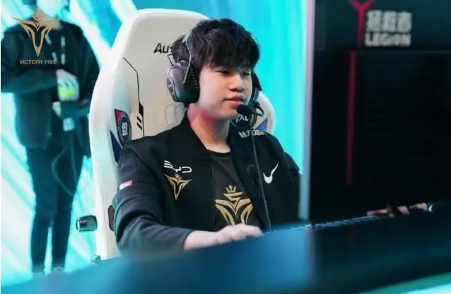 以来在球场 以来在球场