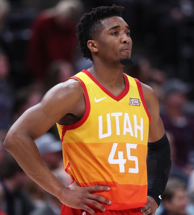 他的表现不 他的表现不