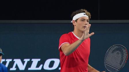 下更衣室裂 下更衣室裂